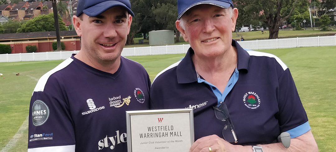 Gordon Currie receiving volunteer award