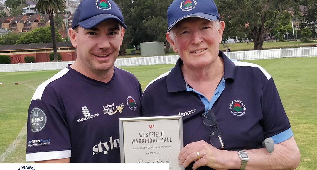 Gordon Currie receiving volunteer award